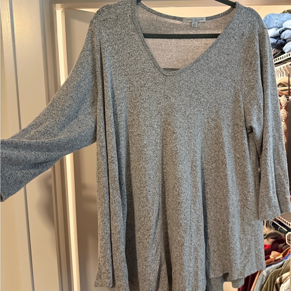 Green Envelope Heather Gray V-Neck Tunic